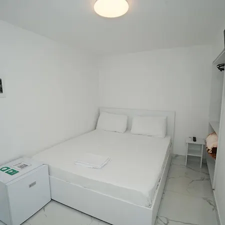 Hostel Enles