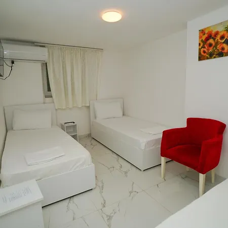 Enles Hostel *