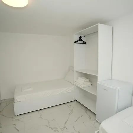 Hostel Enles