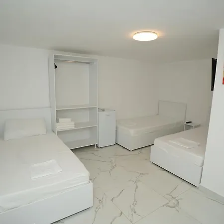Enles Hostel *