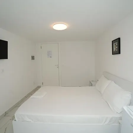 Enles Hostel *