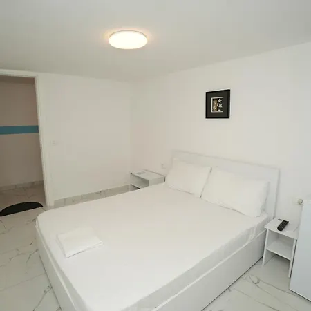 Enles Vandrerhjem Durrës