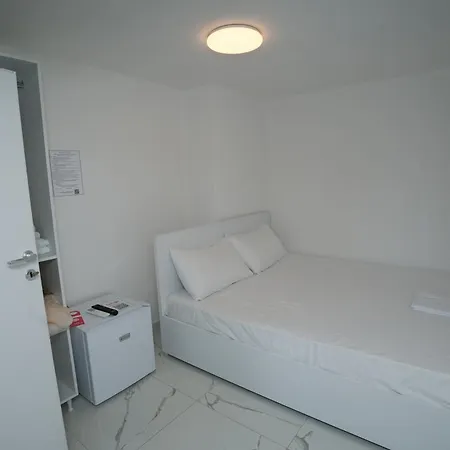 Hostel Enles Durres