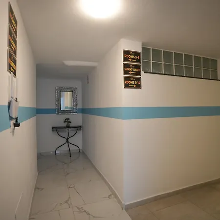 Hostel Enles *