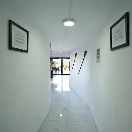 Hostel Enles *